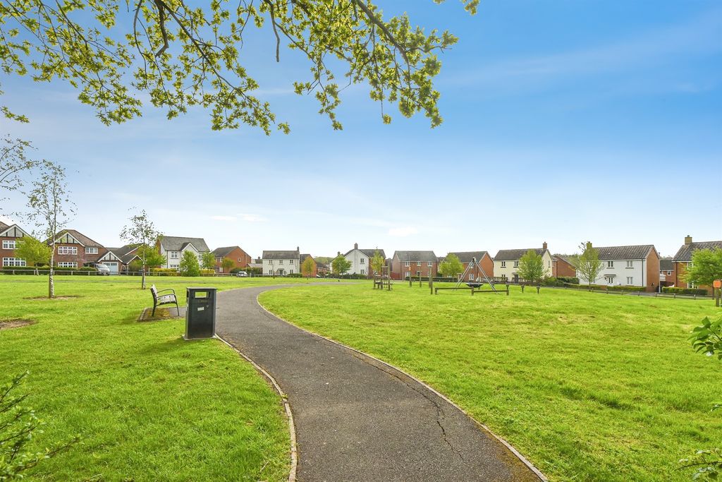 Property photo 2 of 13