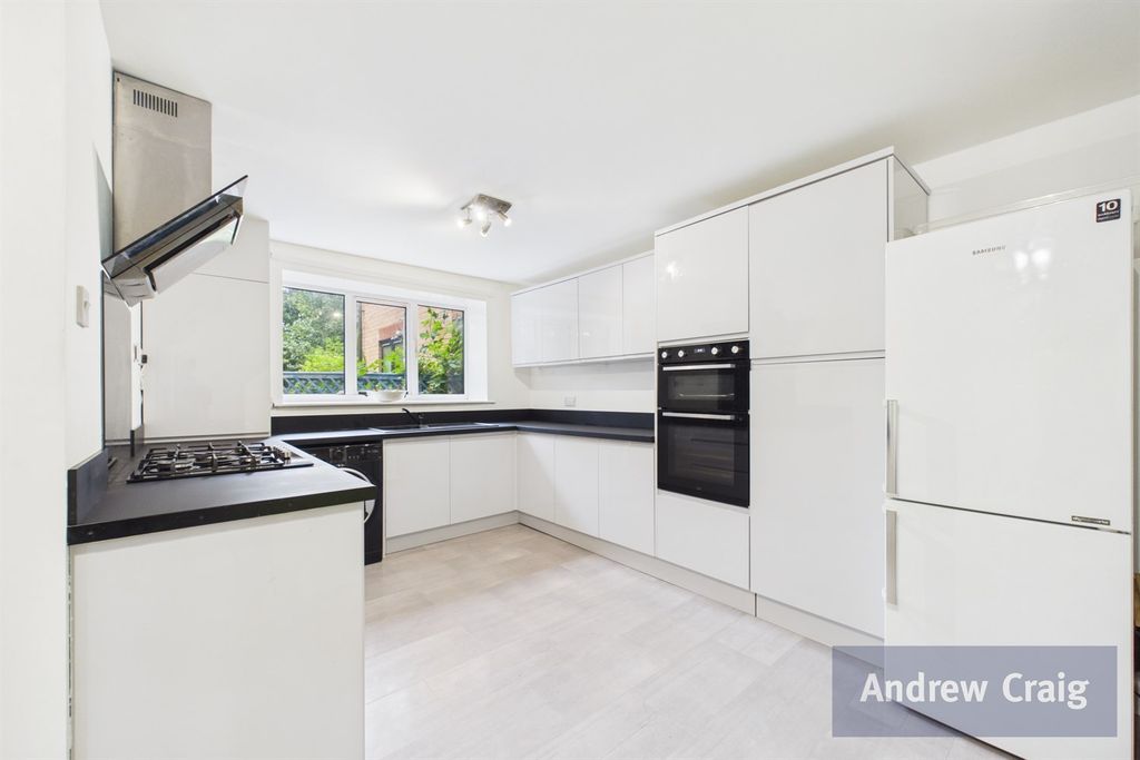Property photo 3 of 18 Kitchen/Diner