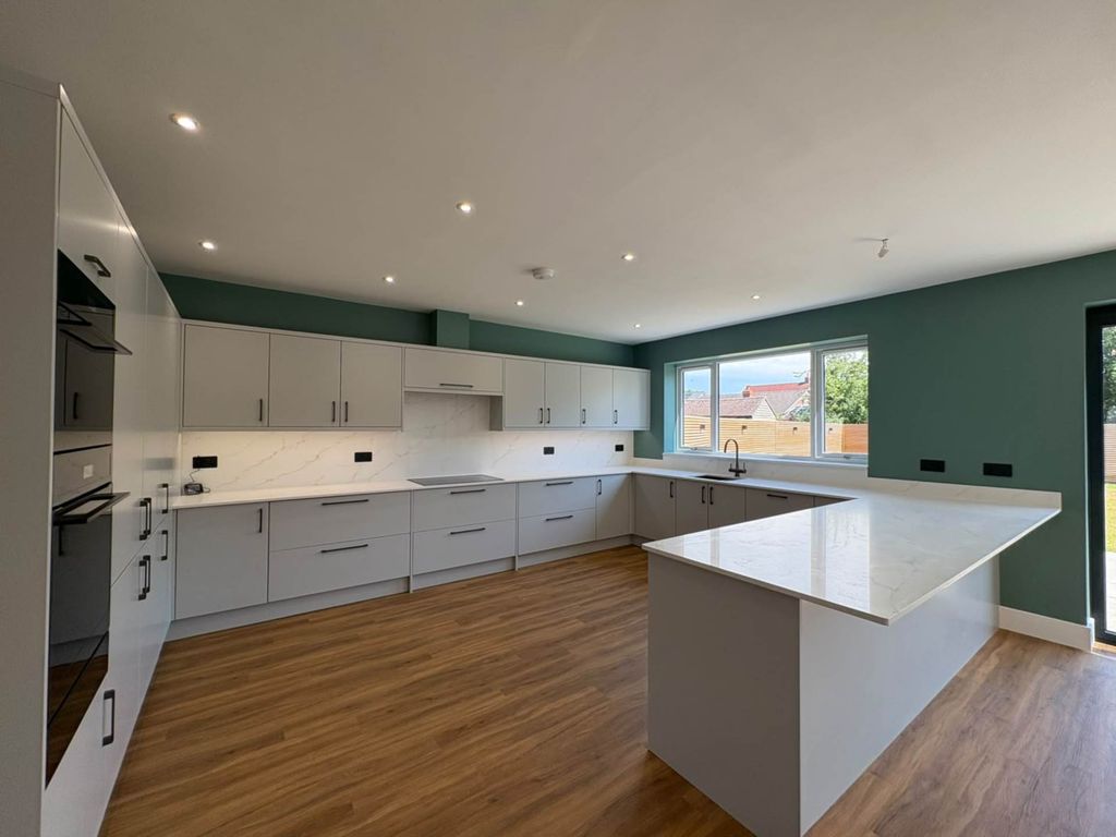 Property photo 2 of 39