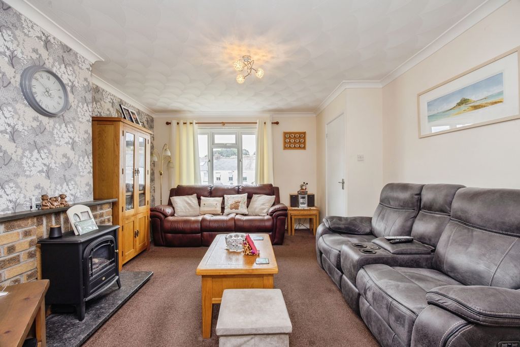 Property photo 3 of 18 Pbox-Img.Jpg