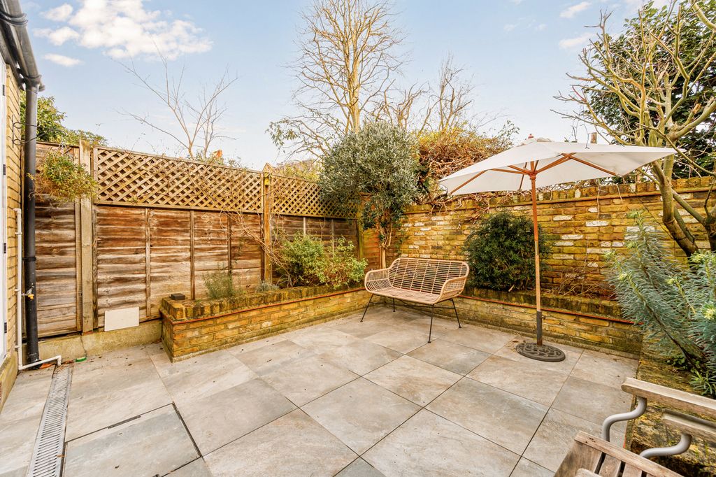 Property photo 3 of 18