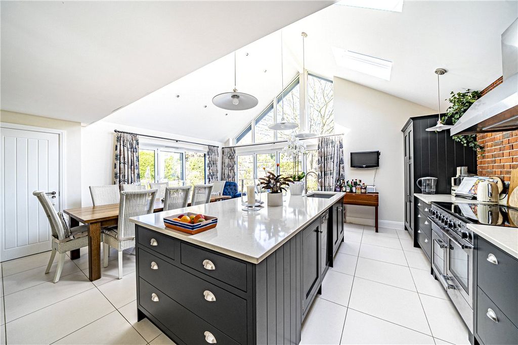 Property photo 3 of 15 Kitchen