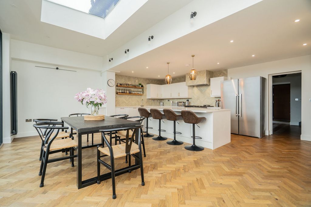 Property photo 2 of 43