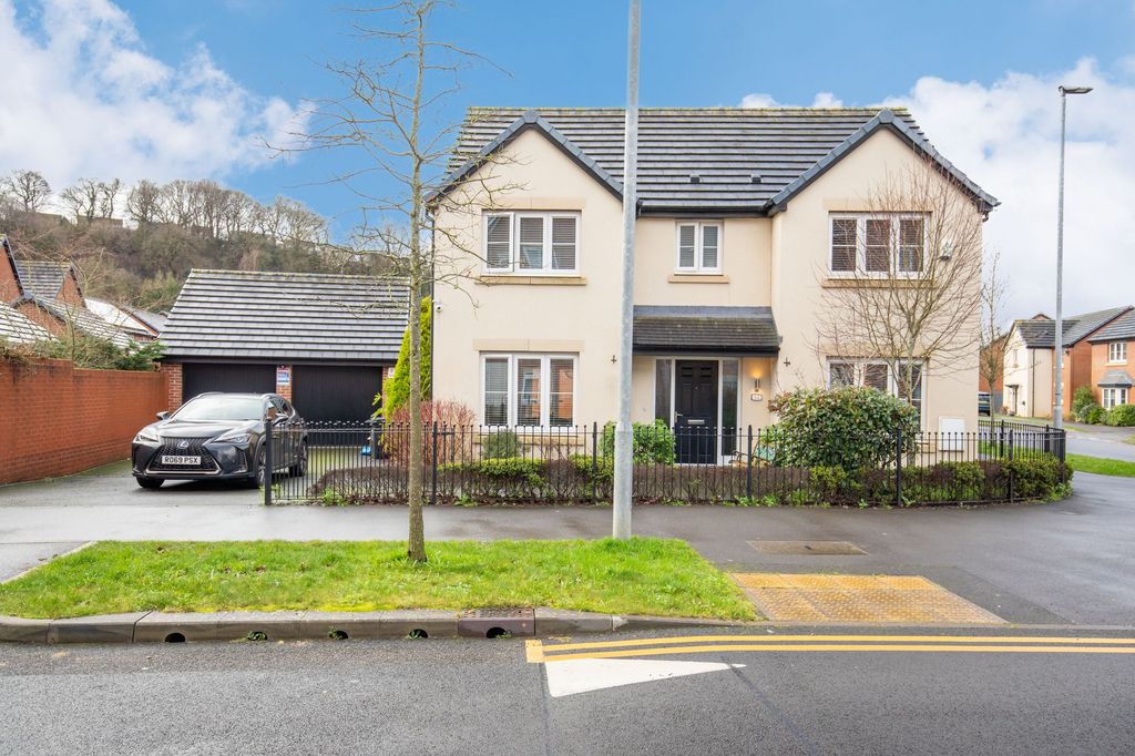 Property photo 1 of 21