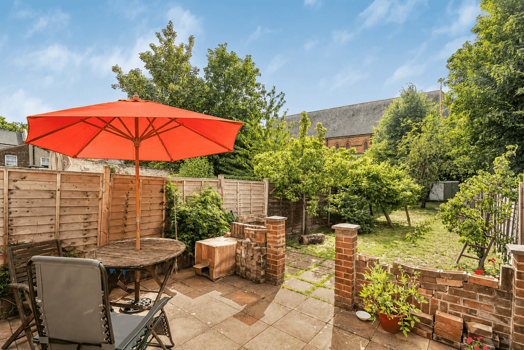 Property photo 1 of 9 2 Bed Terraced House For Sale Eldon Road, London N9