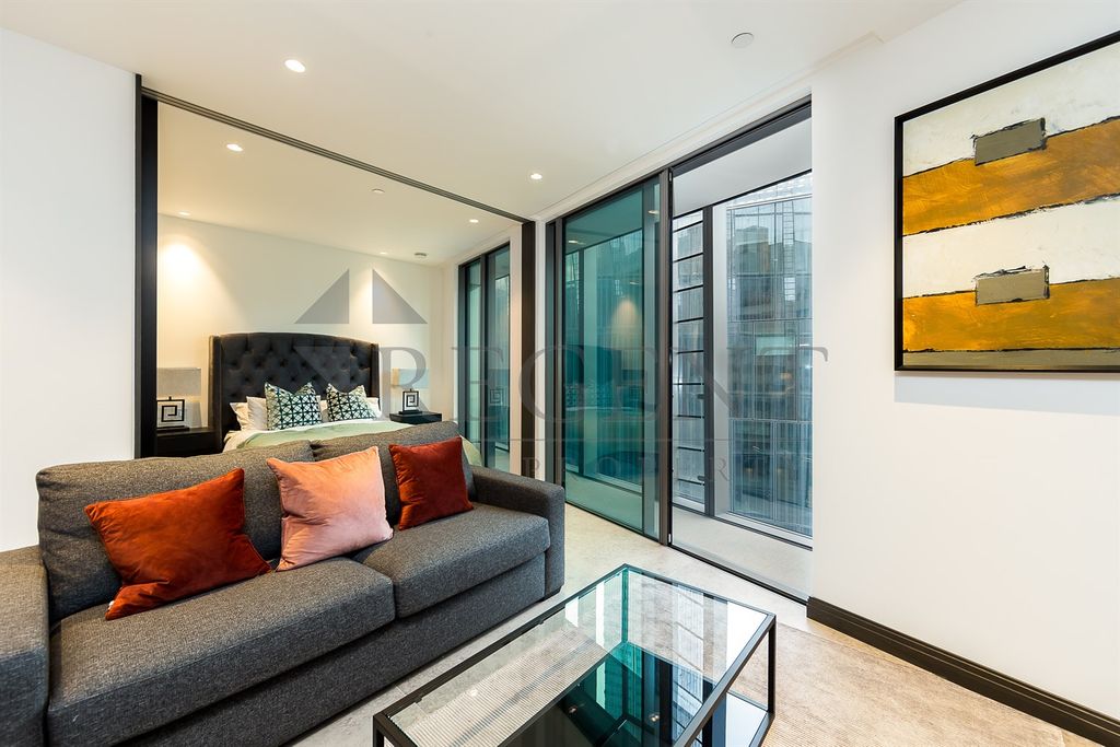 Property photo 2 of 17 Studio