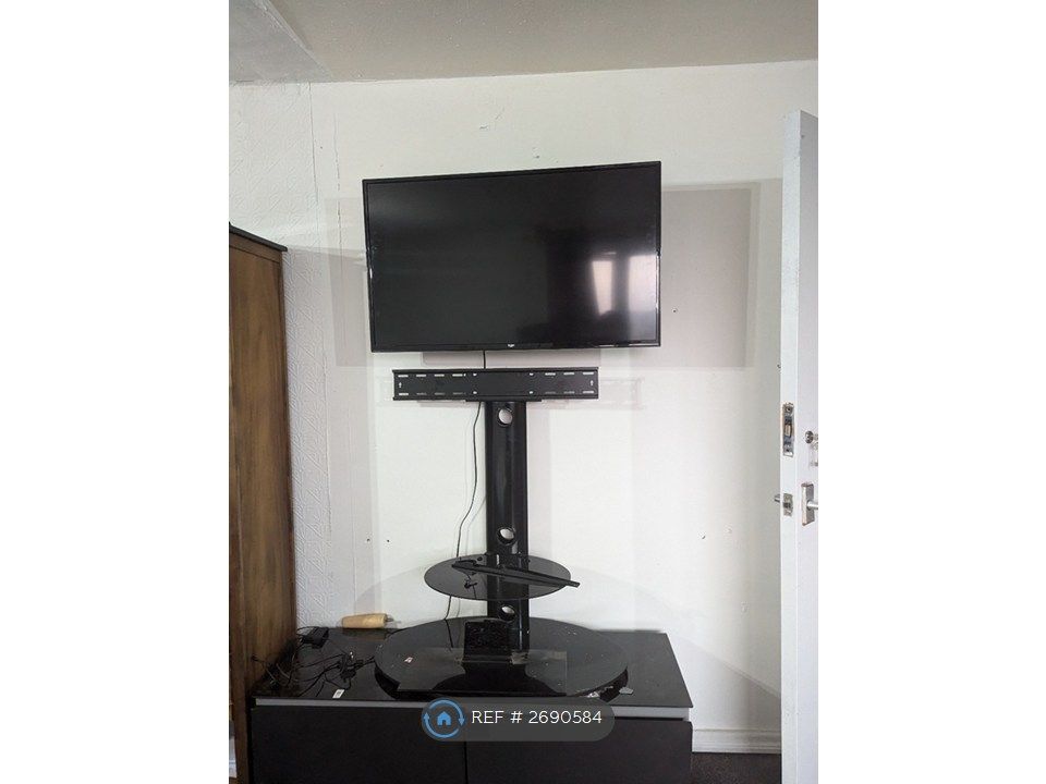 Property photo 2 of 27