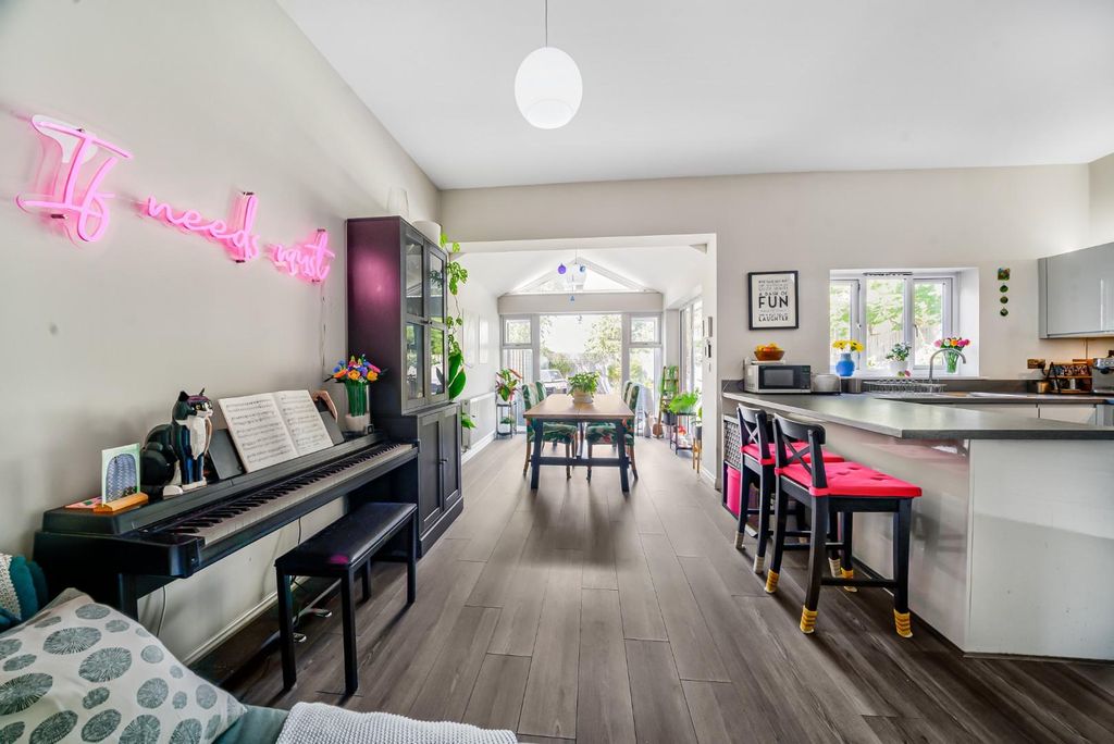 Property photo 2 of 28 3_Summerfold_Place-17.Jpg