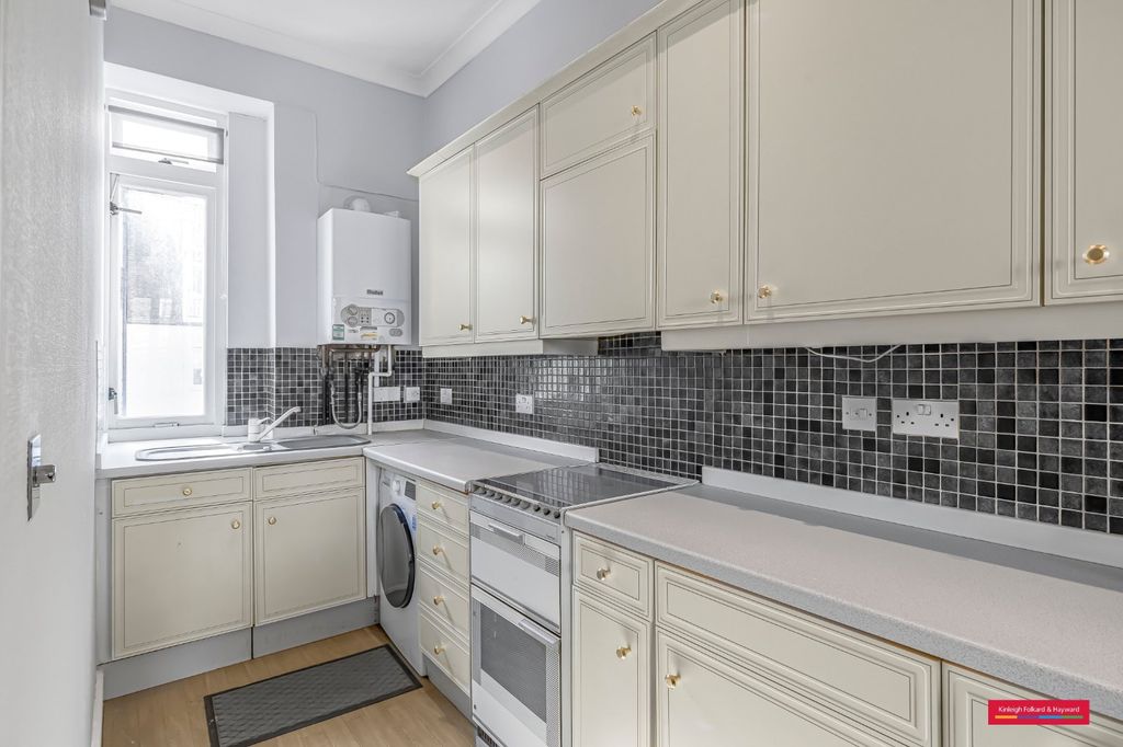 Property photo 3 of 9 Kitchen