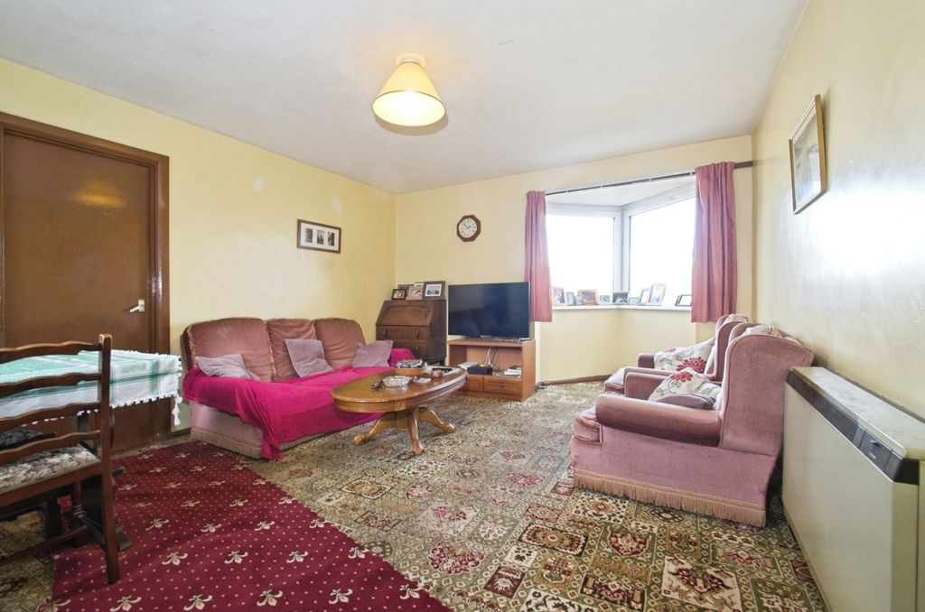 Property photo 2 of 16 Photo