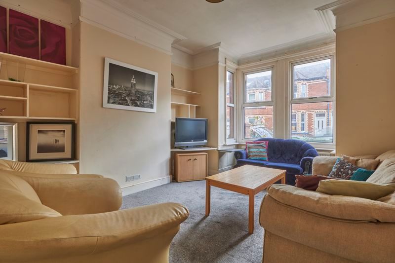 Property photo 3 of 11 Living Room