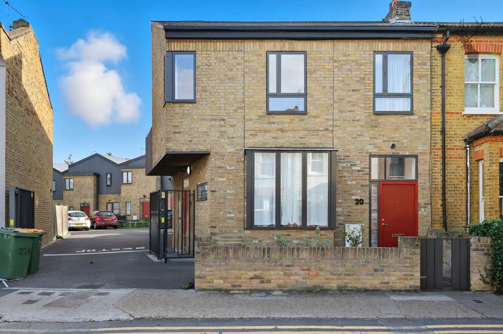 Property photo 1 of 12