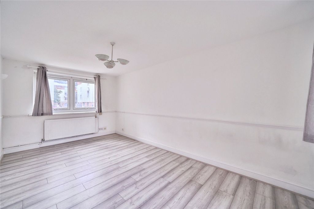 Property photo 2 of 18 Picture No. 03