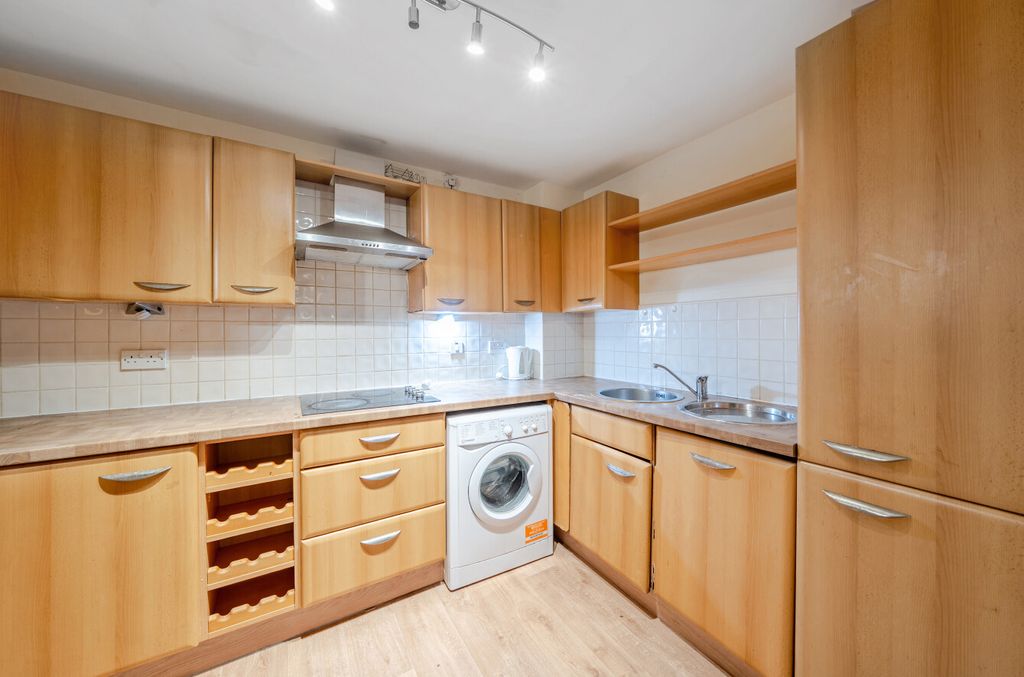 Property photo 3 of 10 1406771-1-6982295...