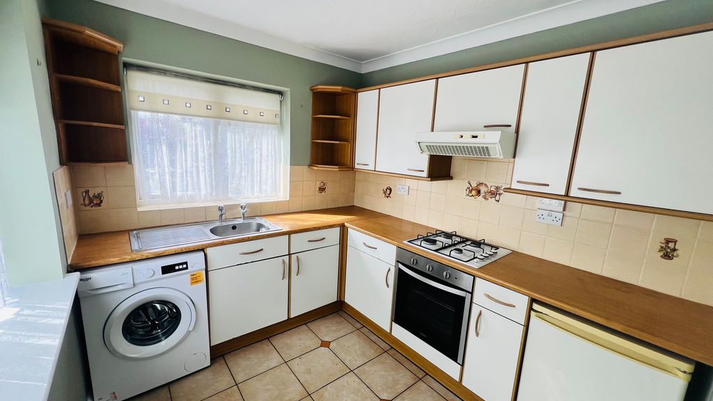 Property photo 3 of 12 Kitchen