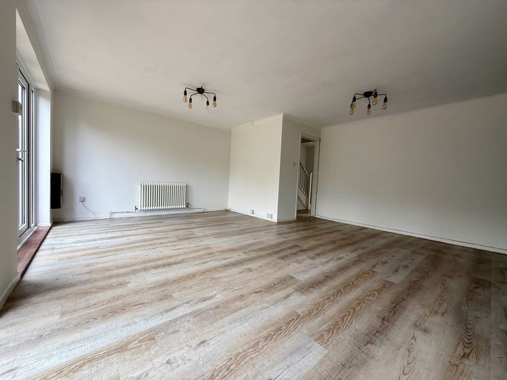 Property photo 3 of 11 2