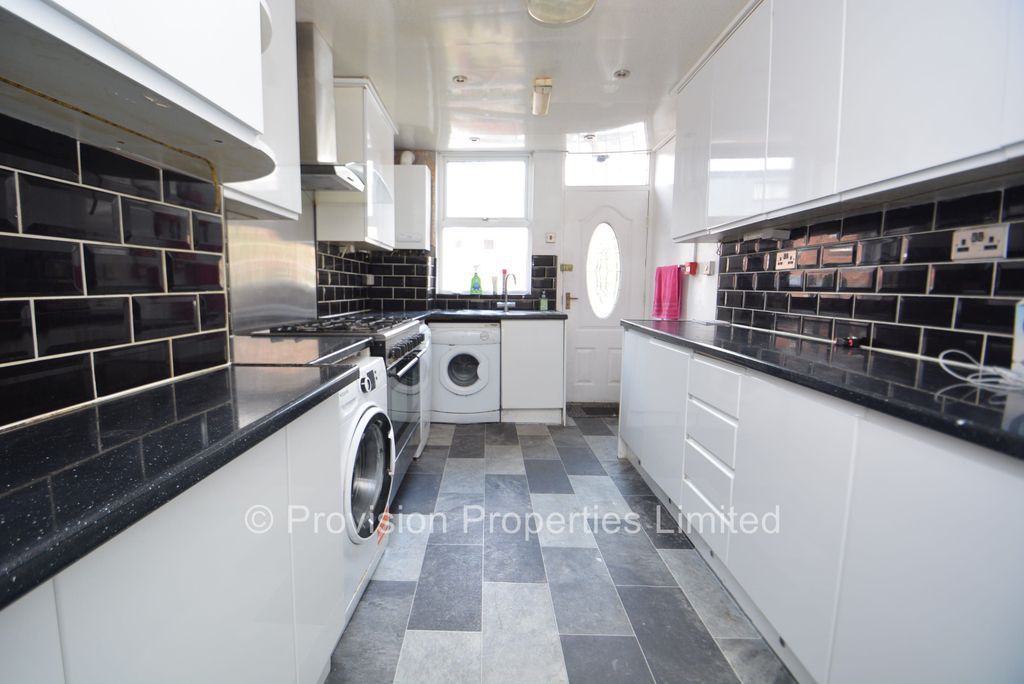 Property photo 2 of 14 Photo