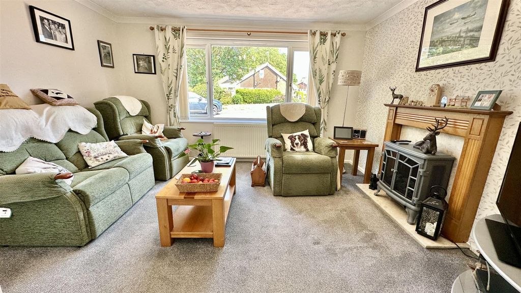 Property photo 2 of 26