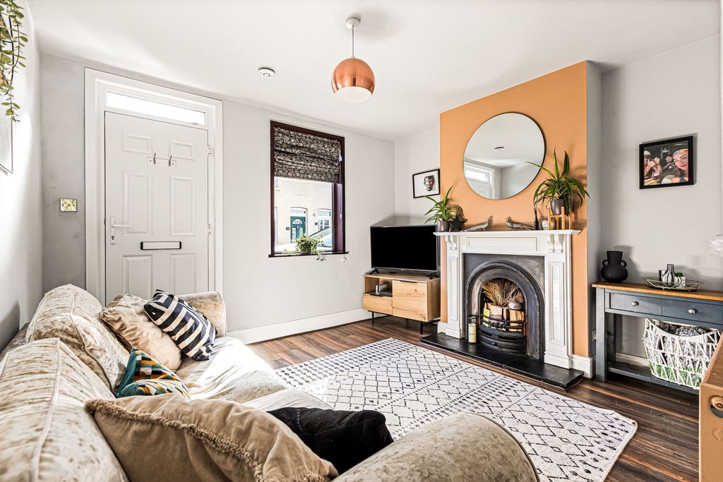 Property photo 2 of 25