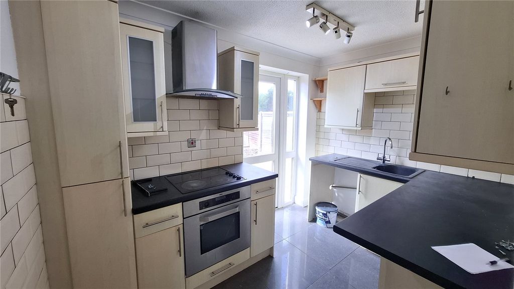 Property photo 2 of 6 Kitchen