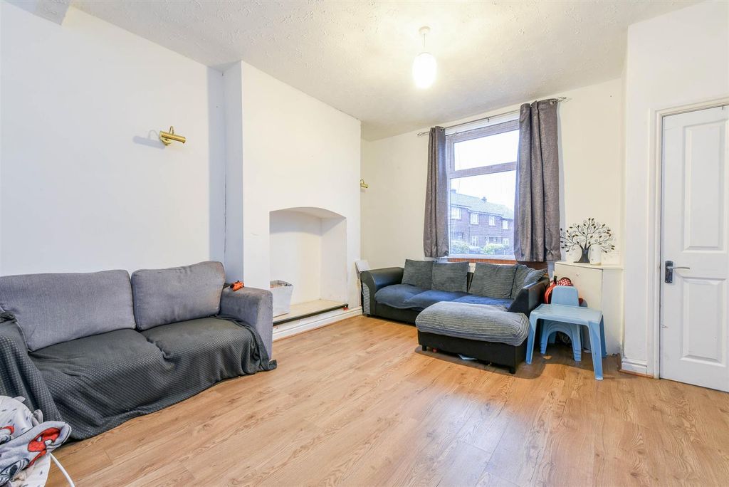 Property photo 2 of 13 Lounge