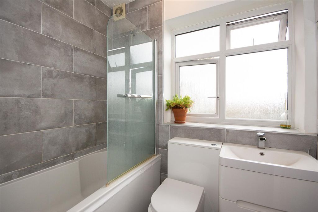 Property photo 1 of 8 _Naxagzmwuyi2Xhx7Ekzlq.Jpg