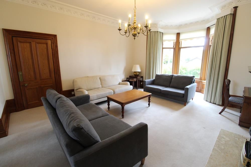 Property photo 3 of 20 Lounge