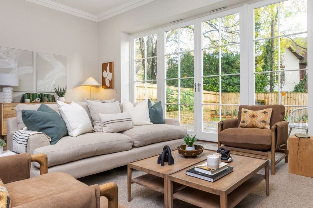 Property photo 3 of 6 Example Interior