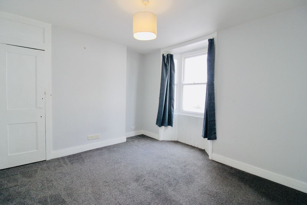 Property photo 2 of 9 Bedroom