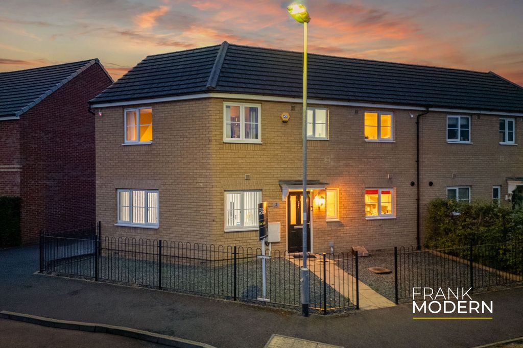 Property photo 1 of 38 Dusk