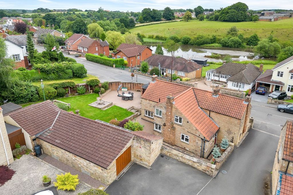Property photo 3 of 57