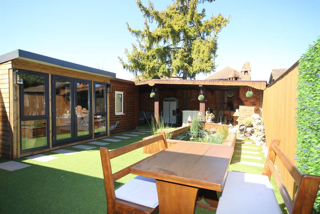 Property photo 2 of 39 Rear Garden