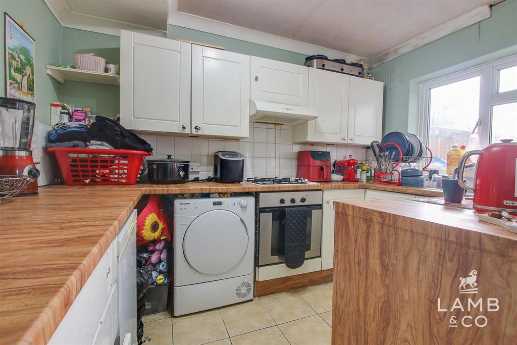 Property photo 3 of 14 Kitchen