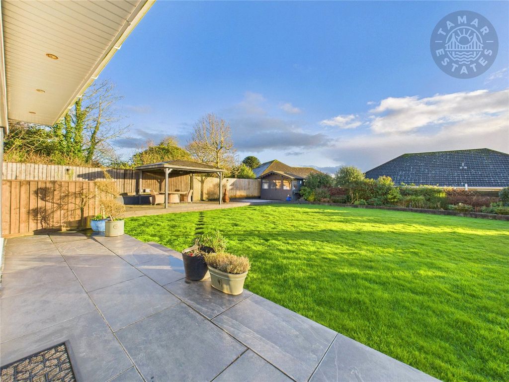 Property photo 3 of 37 Terrace &amp; Garden