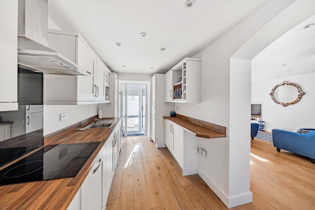 Property photo 3 of 17 Kitchen