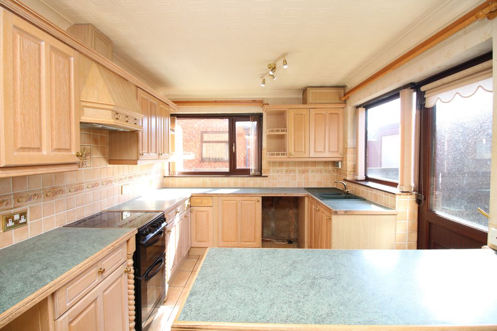 Property photo 3 of 15