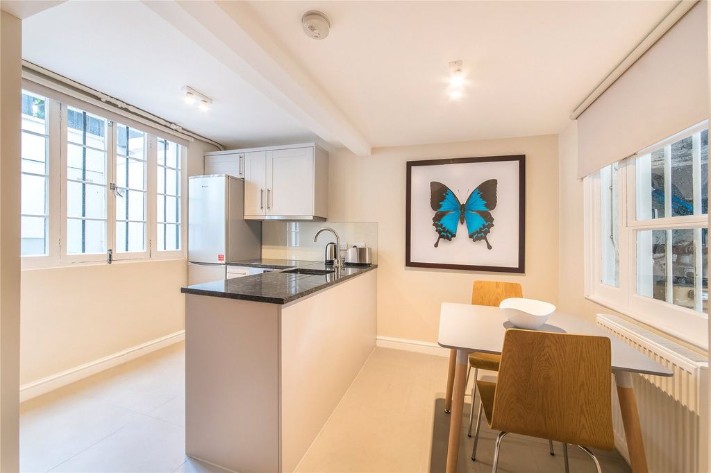 Property photo 3 of 7 Kitchen/Dining Room