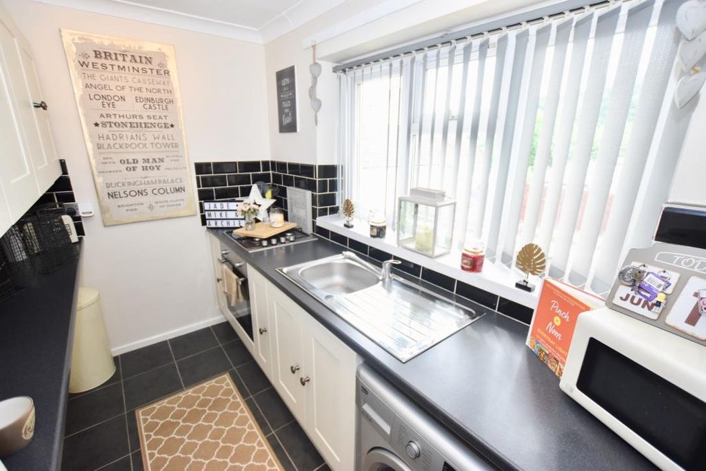 Property photo 3 of 7 Kitchen