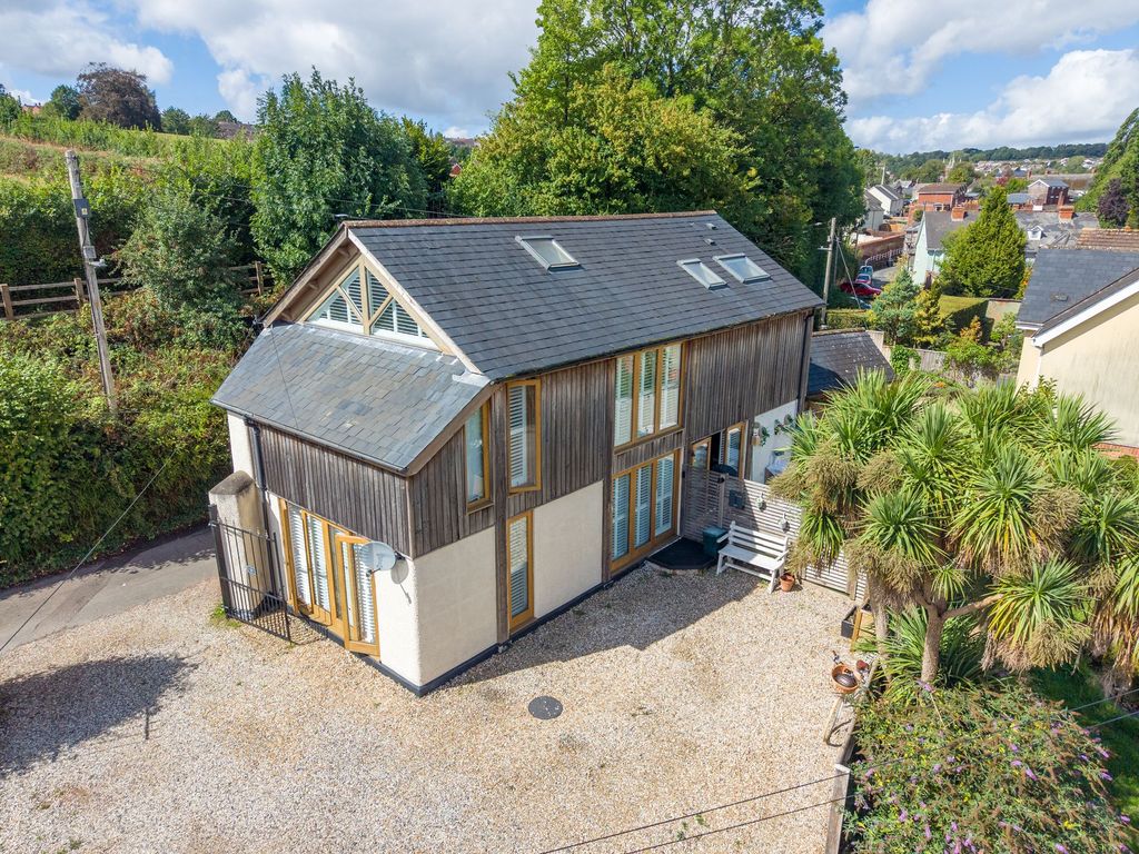 Property photo 1 of 32