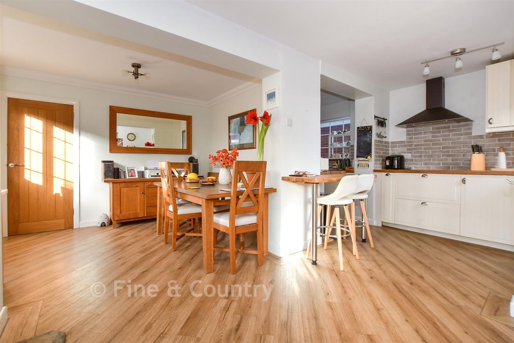 Property photo 3 of 23 Kitchen/Breakfast Room