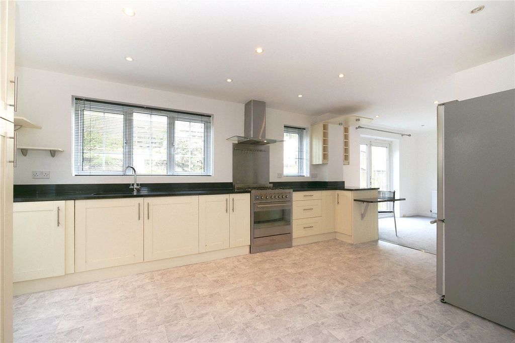 Property photo 3 of 15 Picture No. 12