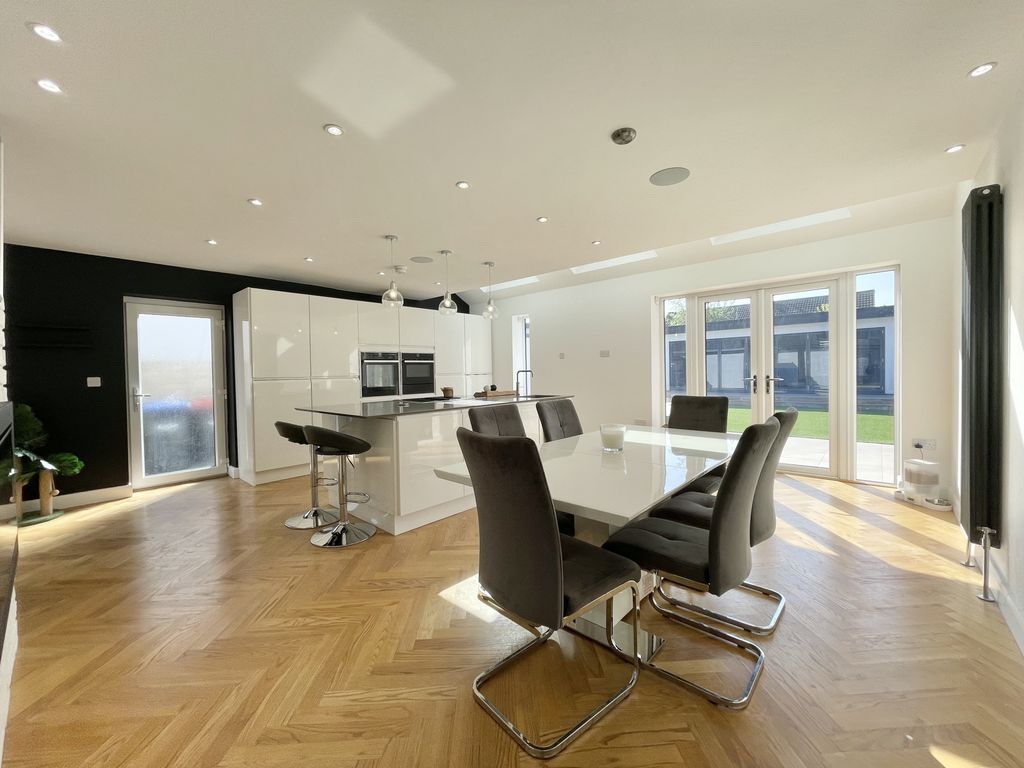 Property photo 3 of 33