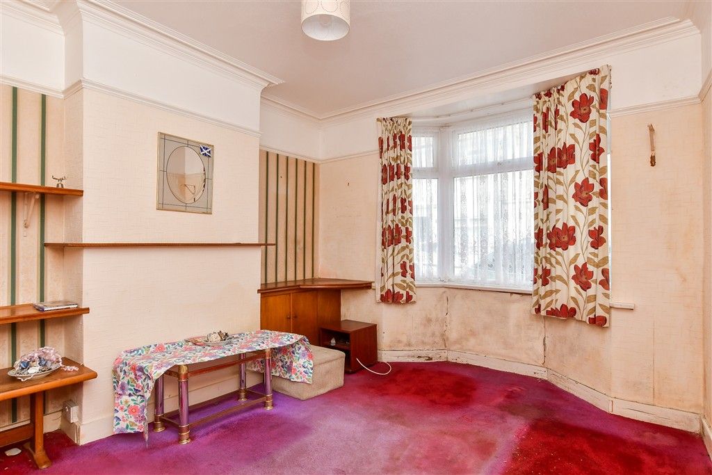 Property photo 3 of 11 Lounge