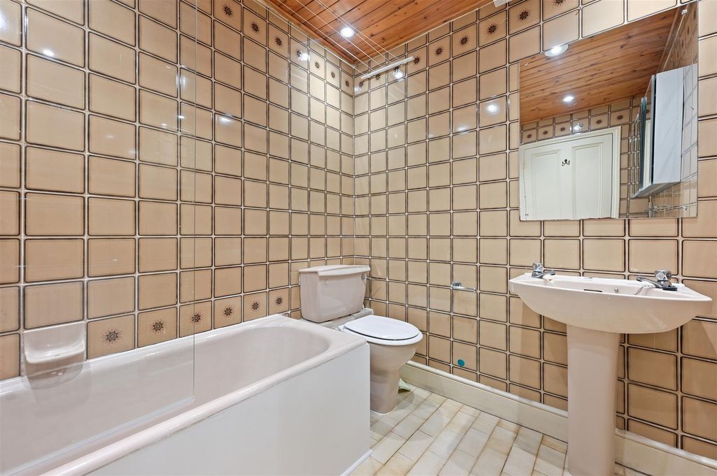 Property photo 3 of 14 Stonor Road