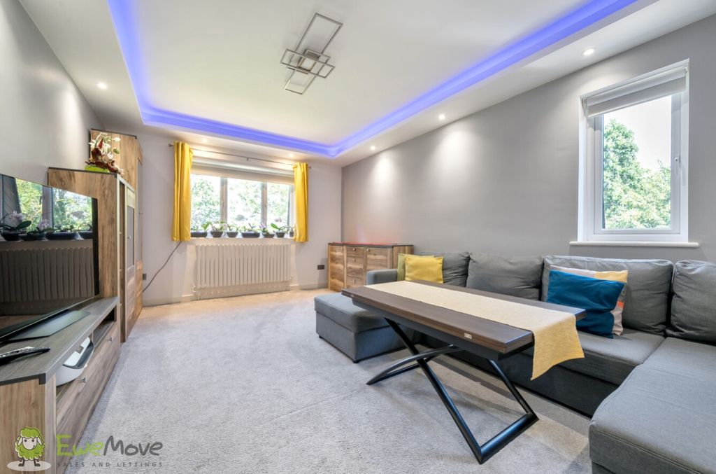 Property photo 1 of 13 60E7E380-d1E9-416E-86F0-477Ff7d7d6d6