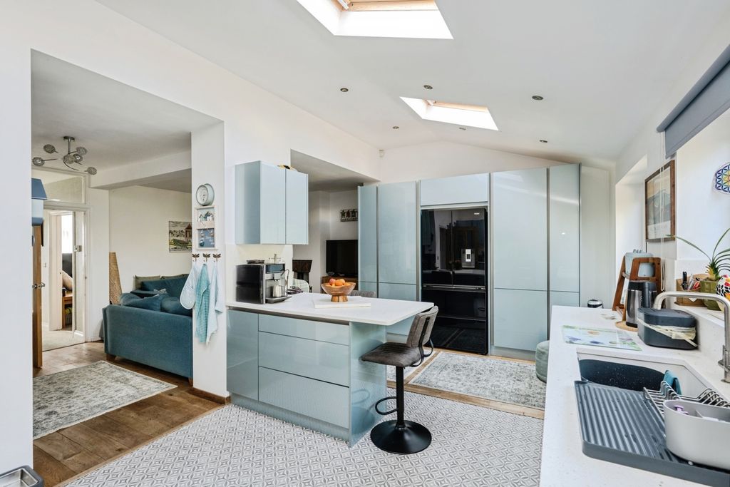 Property photo 2 of 25 Pbox-Img.Jpg
