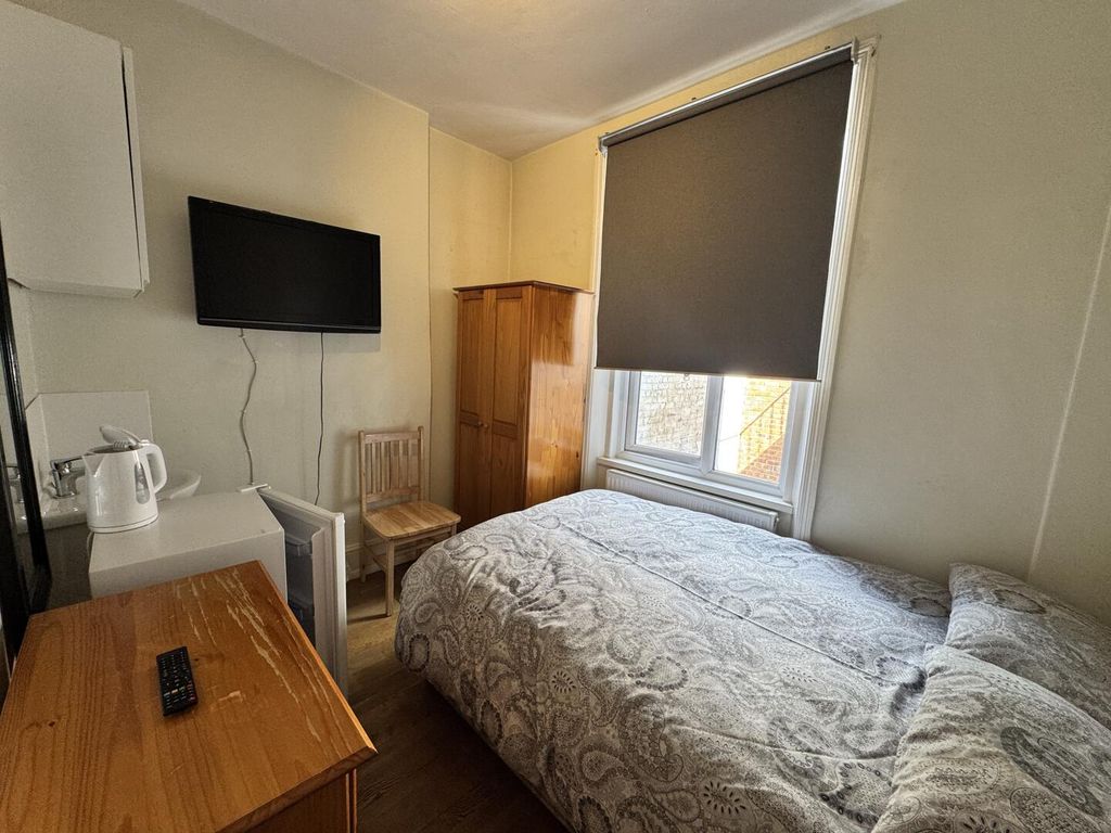 Property photo 1 of 12 Bedroom