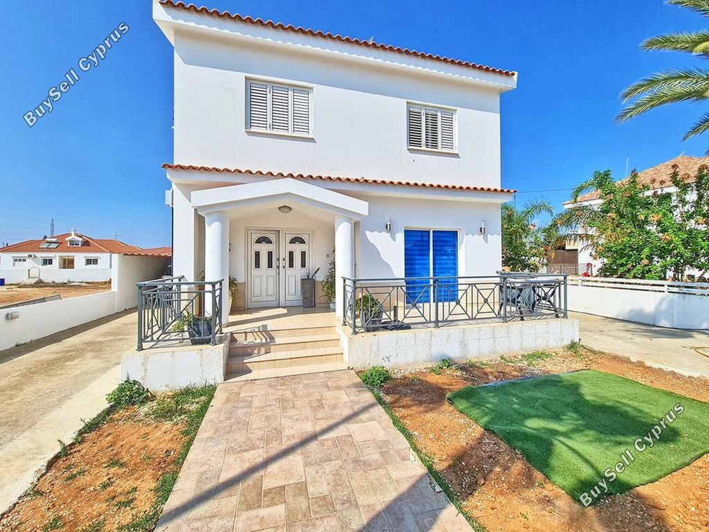 Property photo 2 of 32