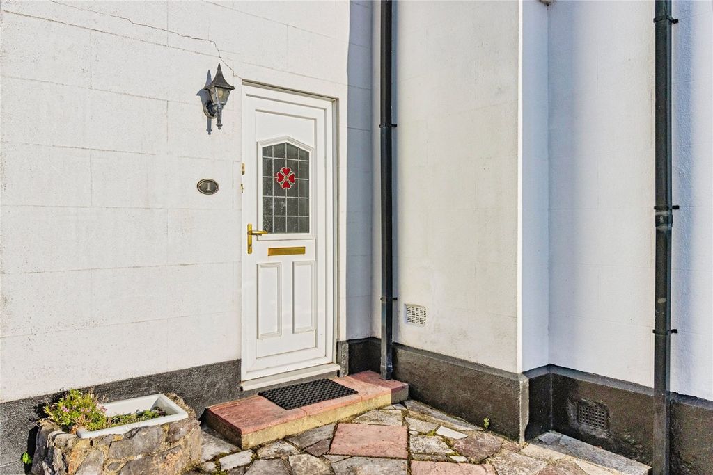 Property photo 3 of 11 Private Entrance