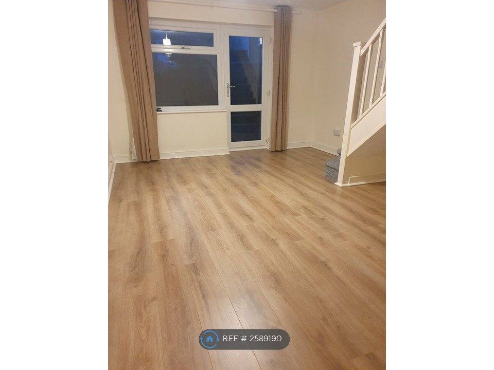 Property photo 3 of 6 Living Room